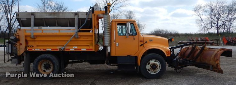 image for item DF3048 2002 International 4900 dump truck