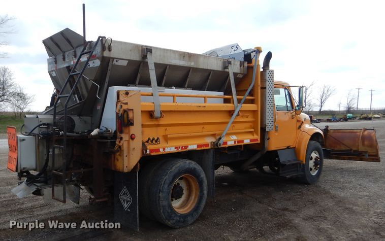 image for item DF3048 2002 International 4900 dump truck