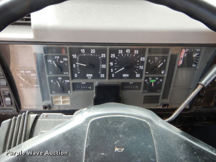 image for item DF3048 2002 International 4900 dump truck