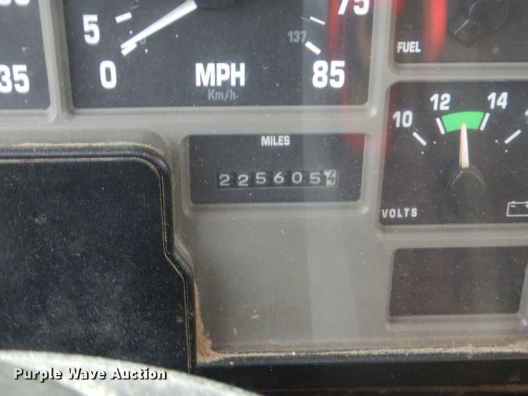 image for item DF3048 2002 International 4900 dump truck