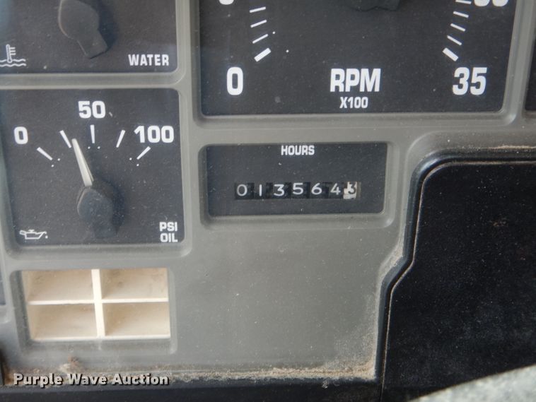 image for item DF3048 2002 International 4900 dump truck