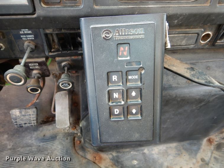 image for item DF3048 2002 International 4900 dump truck