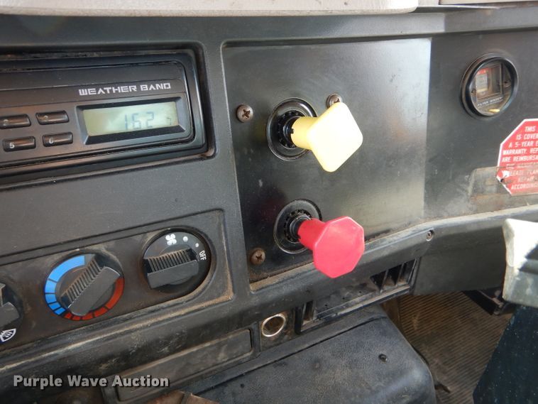 image for item DF3048 2002 International 4900 dump truck