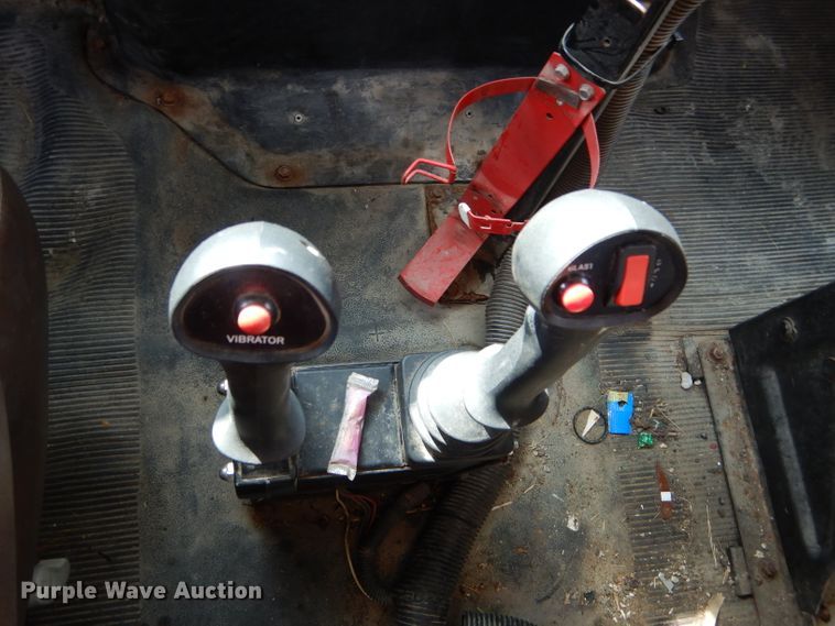 image for item DF3048 2002 International 4900 dump truck