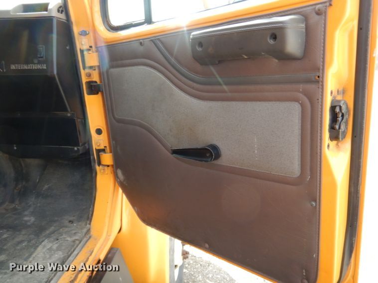 image for item DF3048 2002 International 4900 dump truck