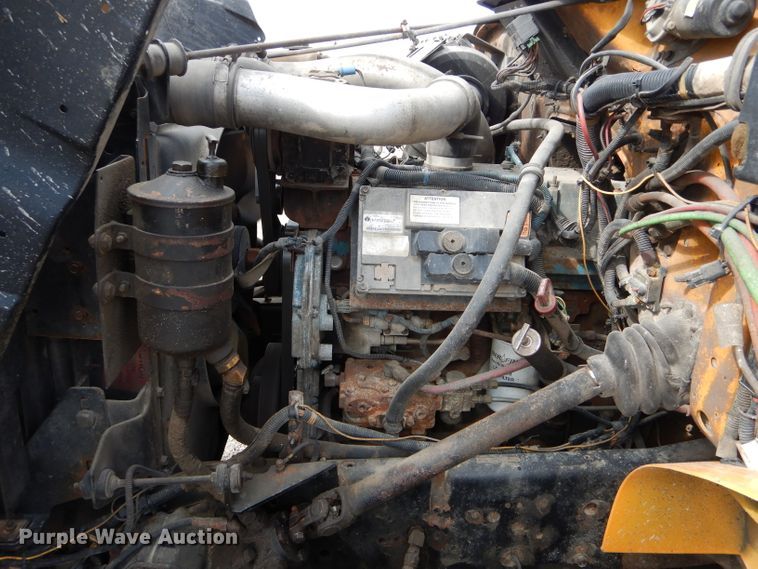 image for item DF3048 2002 International 4900 dump truck