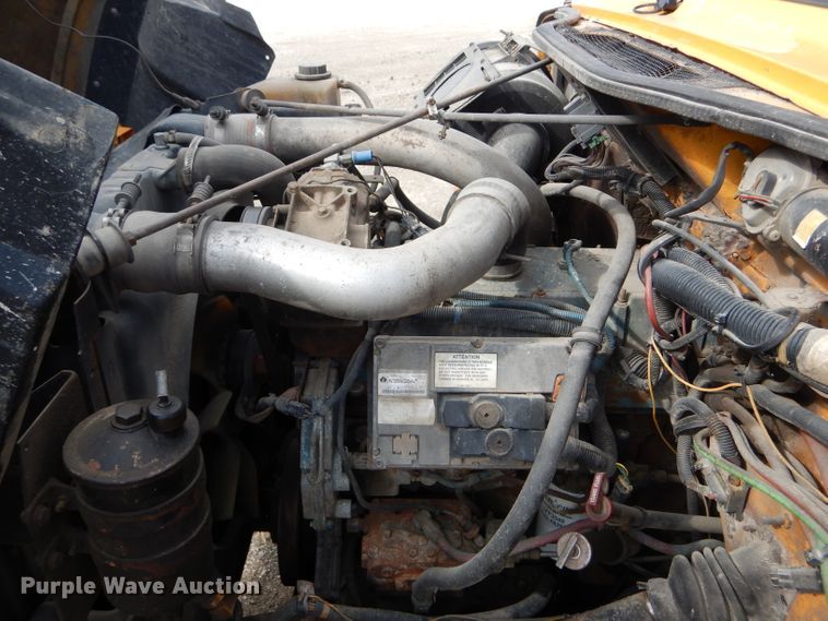 image for item DF3048 2002 International 4900 dump truck