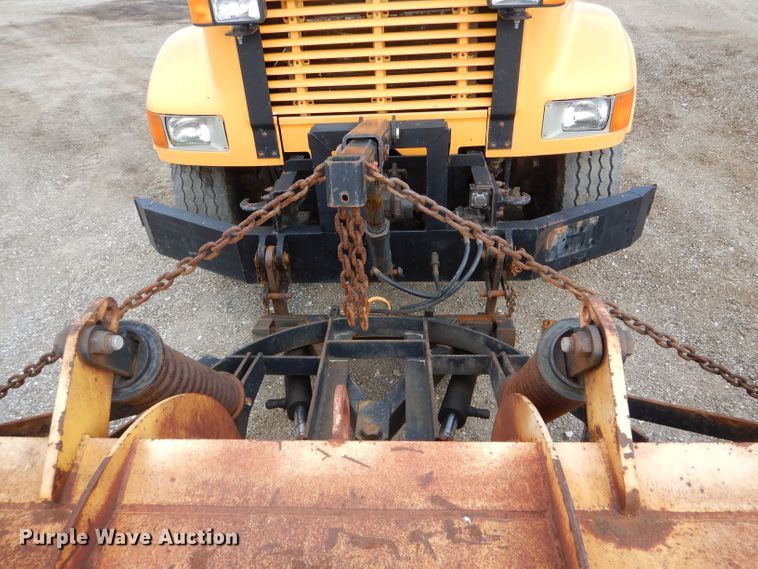 image for item DF3048 2002 International 4900 dump truck