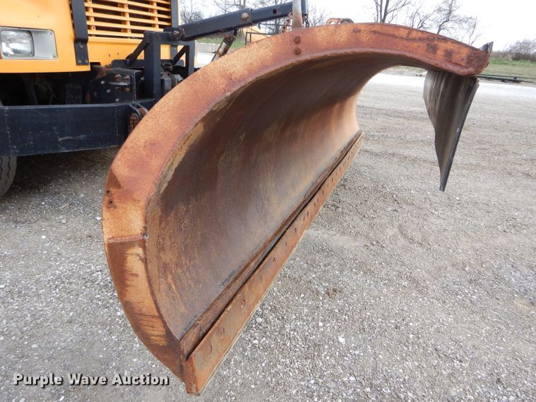 image for item DF3048 2002 International 4900 dump truck