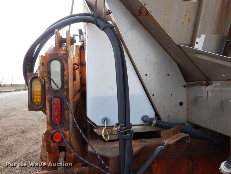 image for item DF3048 2002 International 4900 dump truck