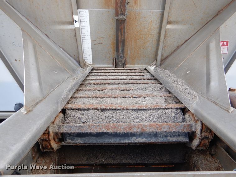 image for item DF3048 2002 International 4900 dump truck