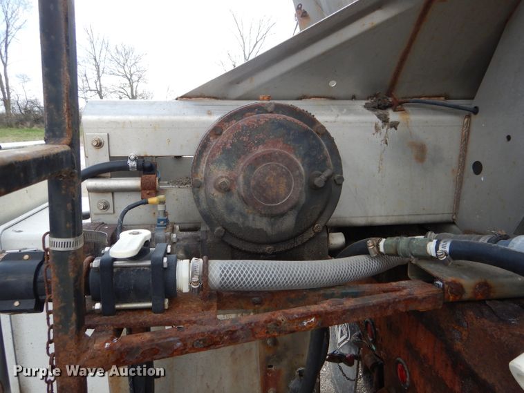 image for item DF3048 2002 International 4900 dump truck