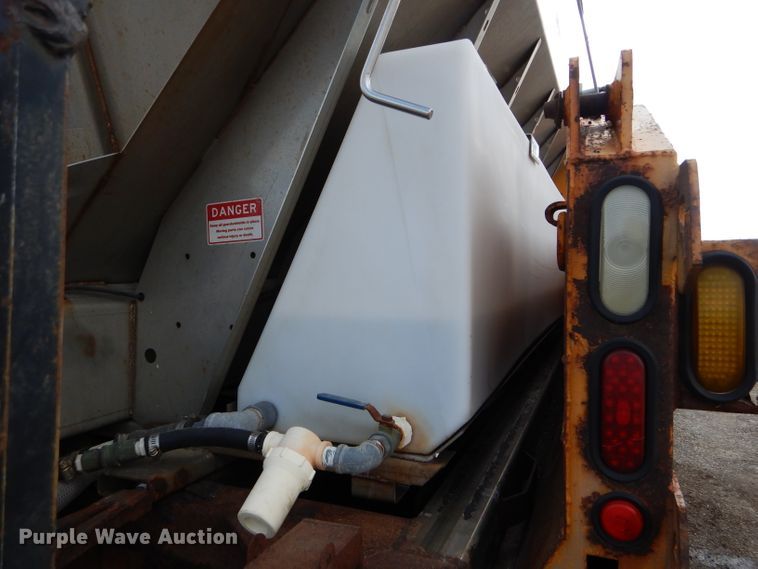 image for item DF3048 2002 International 4900 dump truck