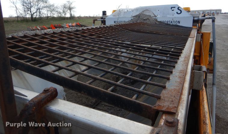 image for item DF3048 2002 International 4900 dump truck