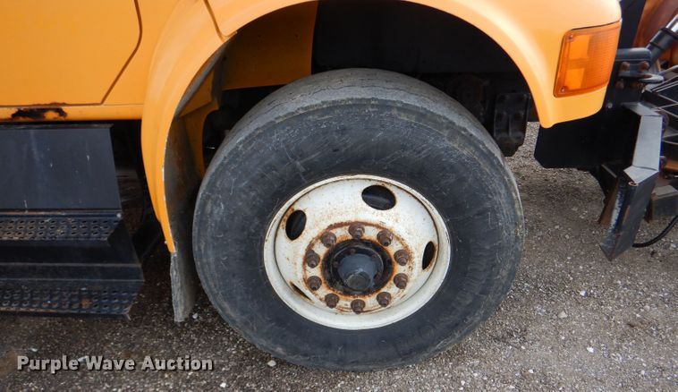 image for item DF3048 2002 International 4900 dump truck