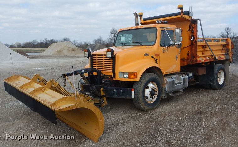 image for item DF3049 2002 International 4900 dump truck