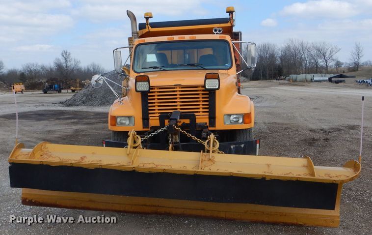 image for item DF3049 2002 International 4900 dump truck