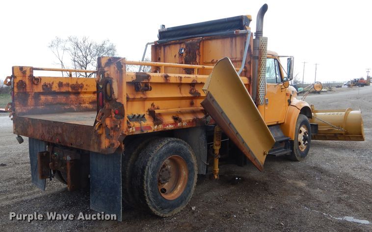 image for item DF3049 2002 International 4900 dump truck