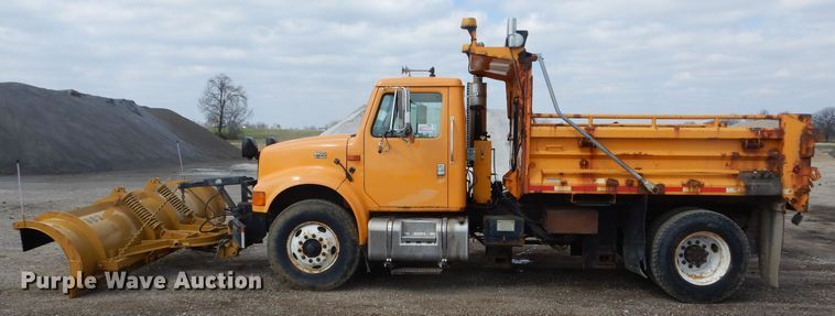 image for item DF3049 2002 International 4900 dump truck