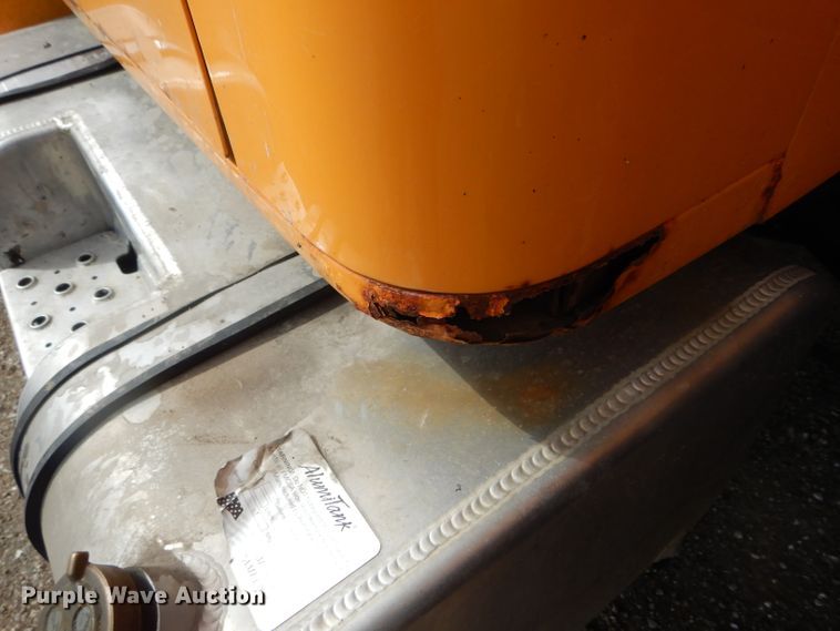 image for item DF3049 2002 International 4900 dump truck