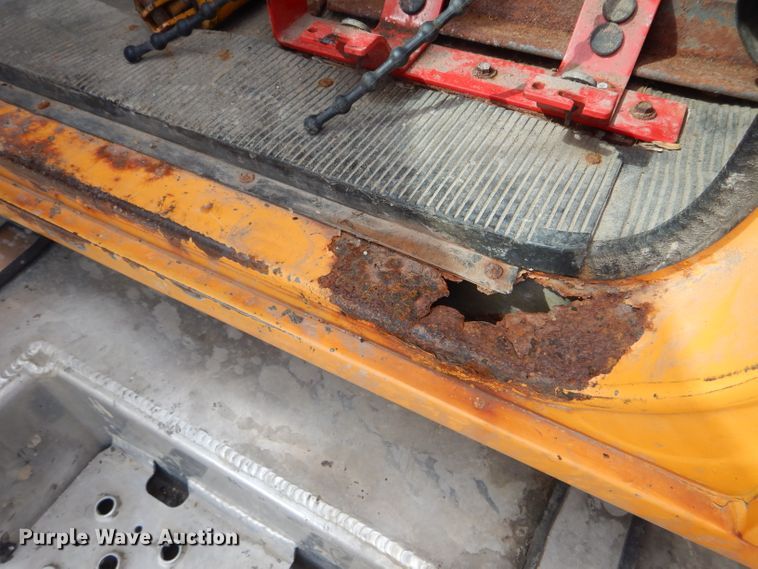 image for item DF3049 2002 International 4900 dump truck