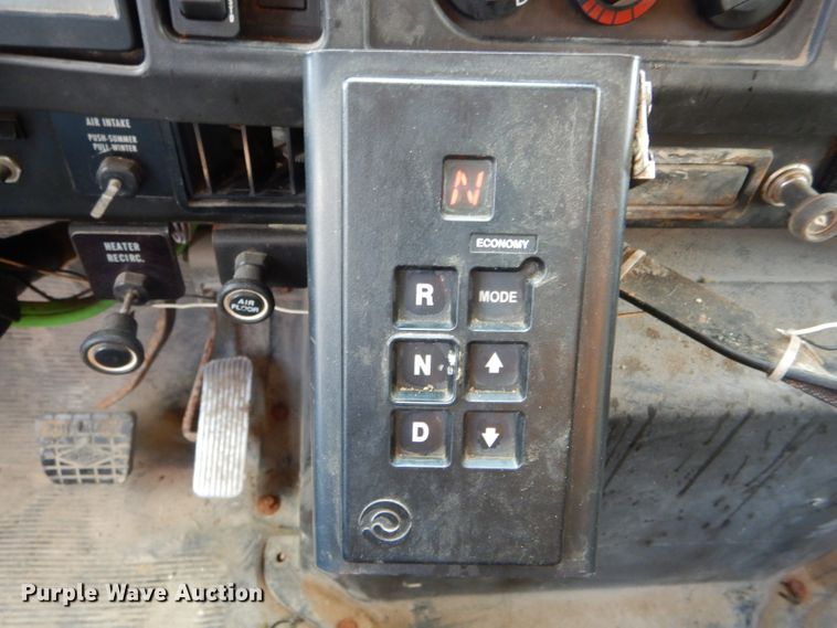 image for item DF3049 2002 International 4900 dump truck