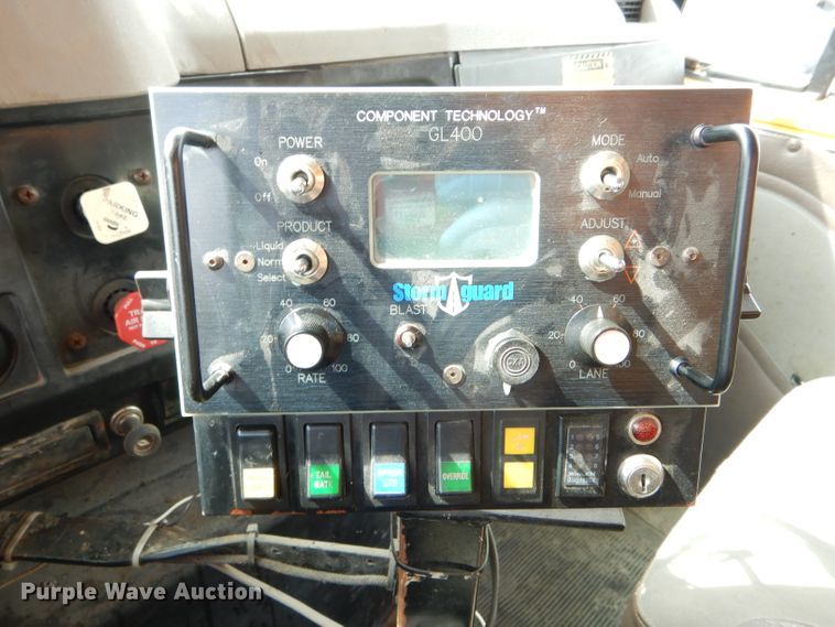 image for item DF3049 2002 International 4900 dump truck