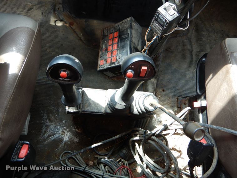 image for item DF3049 2002 International 4900 dump truck