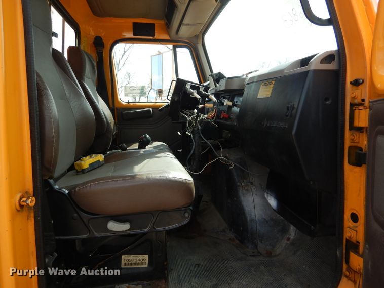 image for item DF3049 2002 International 4900 dump truck