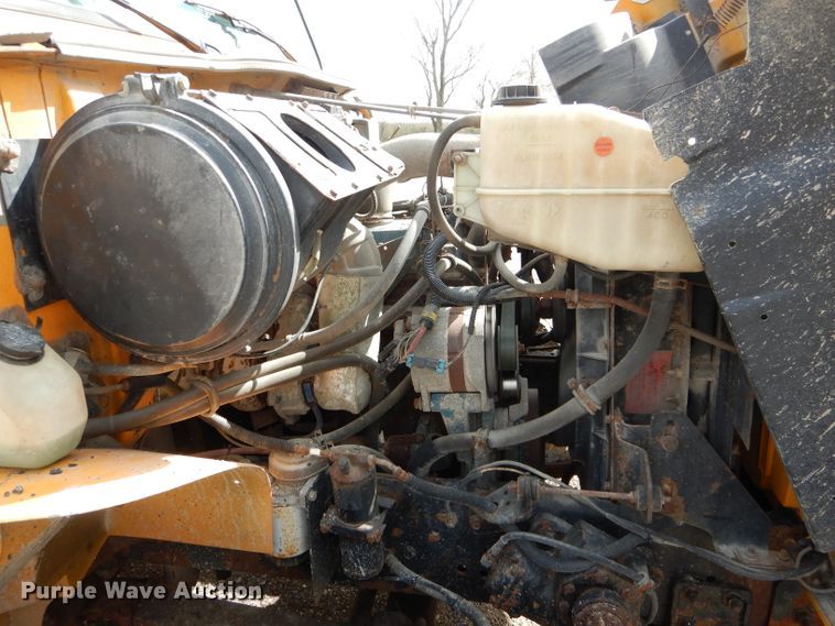 image for item DF3049 2002 International 4900 dump truck