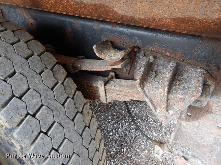 image for item DF3049 2002 International 4900 dump truck