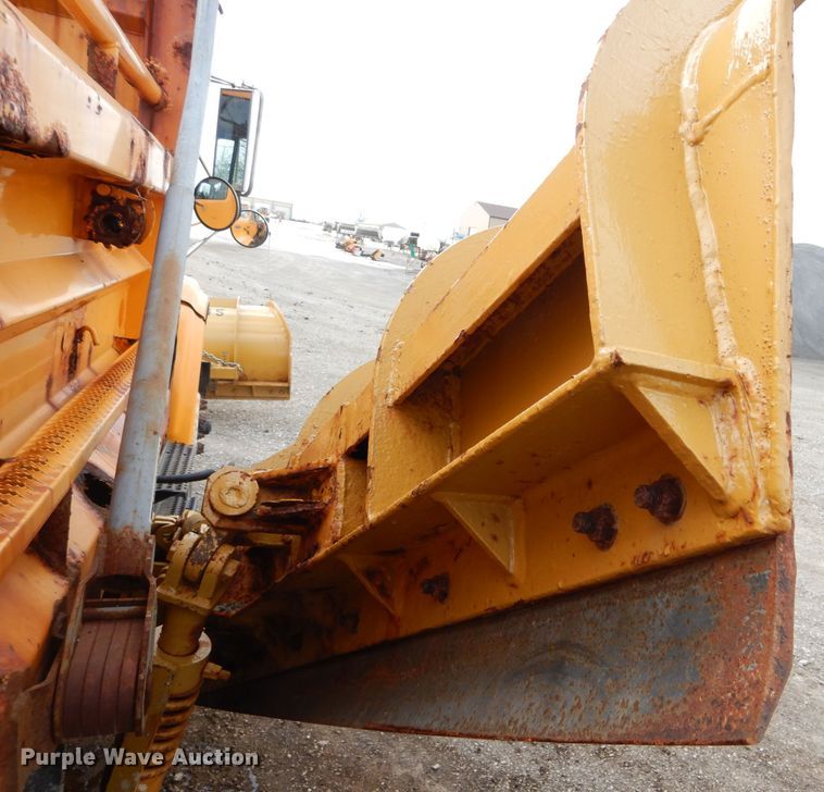 image for item DF3049 2002 International 4900 dump truck