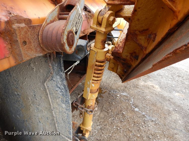 image for item DF3049 2002 International 4900 dump truck