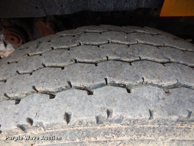 image for item DF3049 2002 International 4900 dump truck