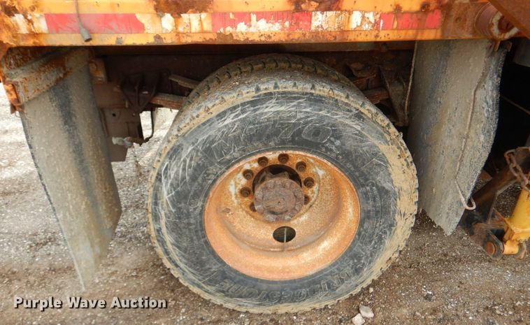 image for item DF3049 2002 International 4900 dump truck