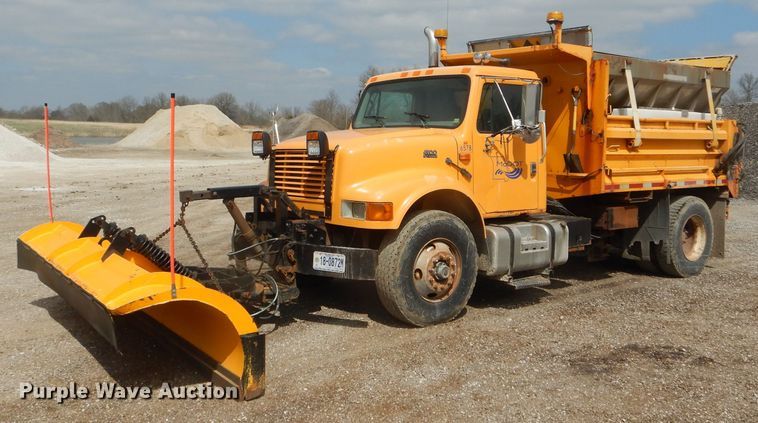 image for item DF3050 2002 International 4900 dump truck