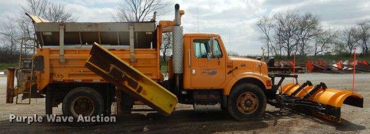 image for item DF3050 2002 International 4900 dump truck