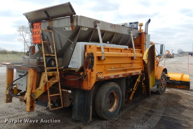 image for item DF3050 2002 International 4900 dump truck
