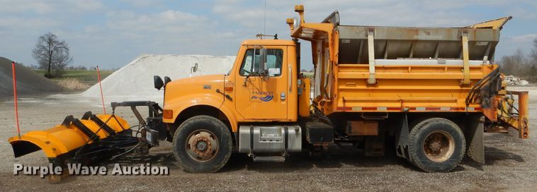 image for item DF3050 2002 International 4900 dump truck