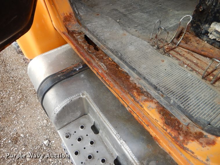 image for item DF3050 2002 International 4900 dump truck