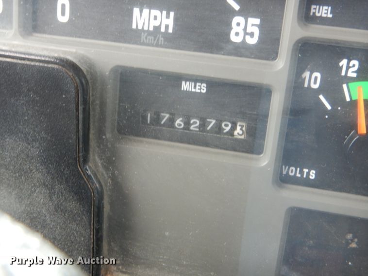 image for item DF3050 2002 International 4900 dump truck