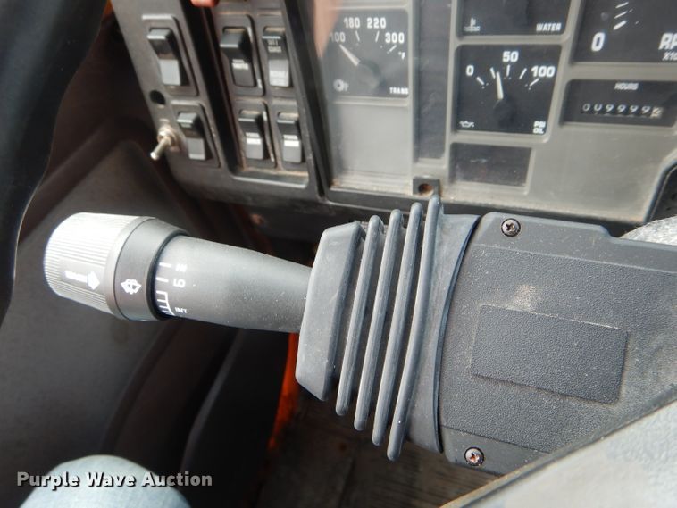 image for item DF3050 2002 International 4900 dump truck