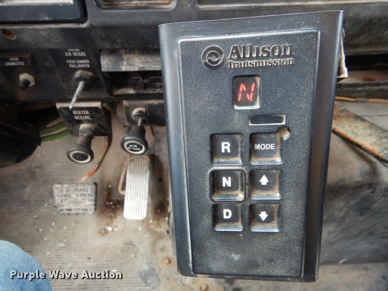 image for item DF3050 2002 International 4900 dump truck