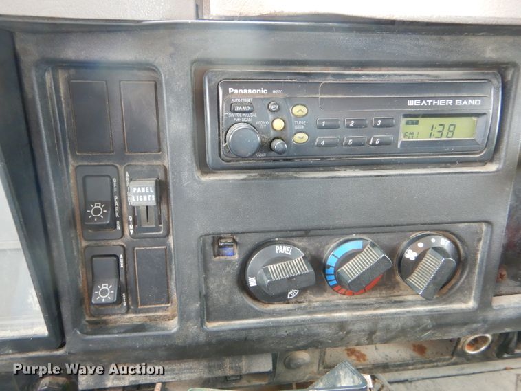 image for item DF3050 2002 International 4900 dump truck