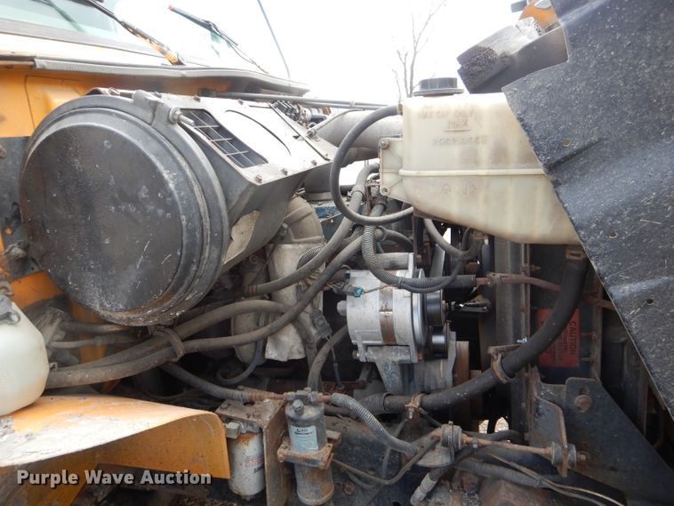 image for item DF3050 2002 International 4900 dump truck