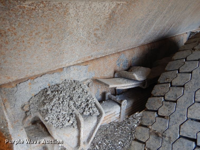 image for item DF3050 2002 International 4900 dump truck