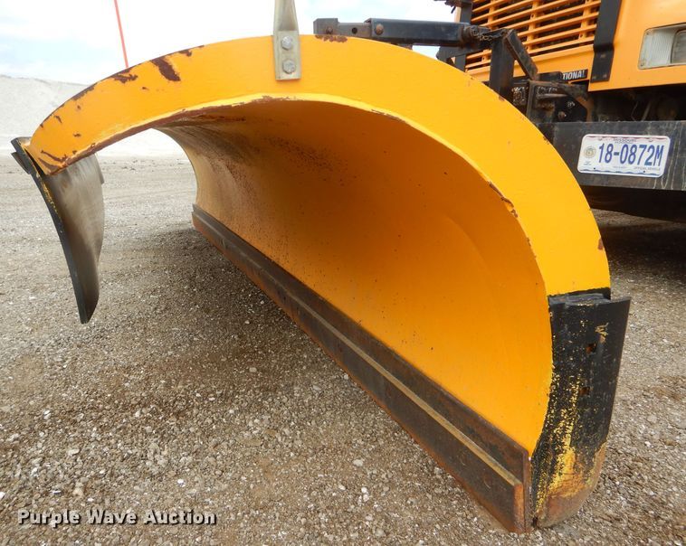 image for item DF3050 2002 International 4900 dump truck