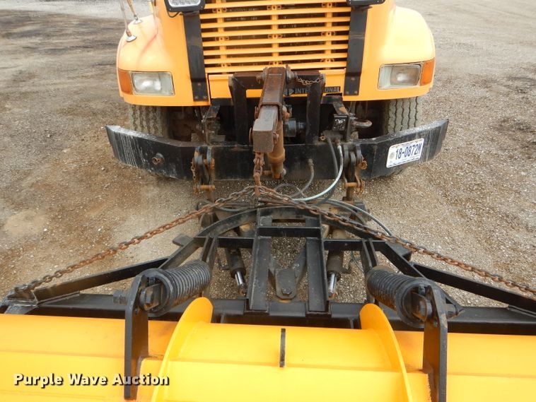 image for item DF3050 2002 International 4900 dump truck