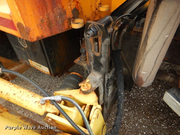 image for item DF3050 2002 International 4900 dump truck