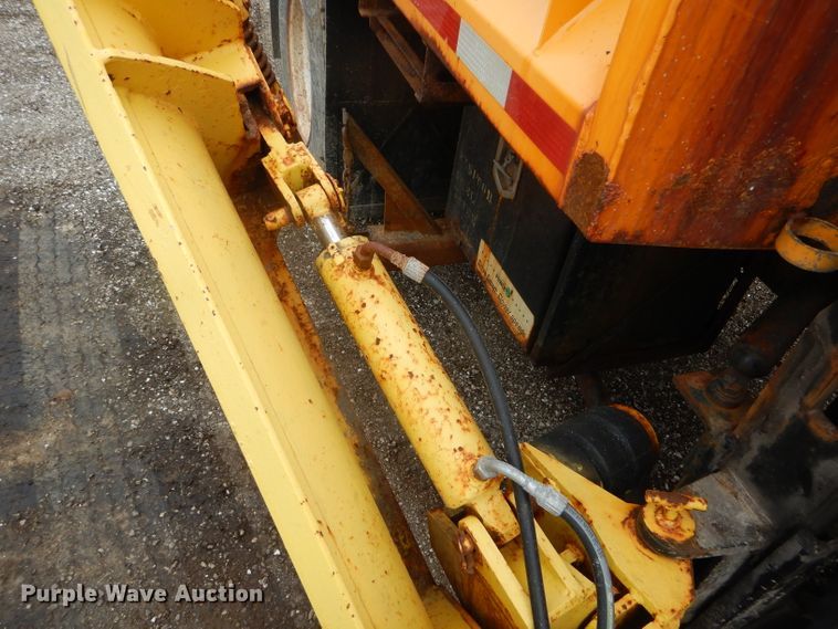 image for item DF3050 2002 International 4900 dump truck